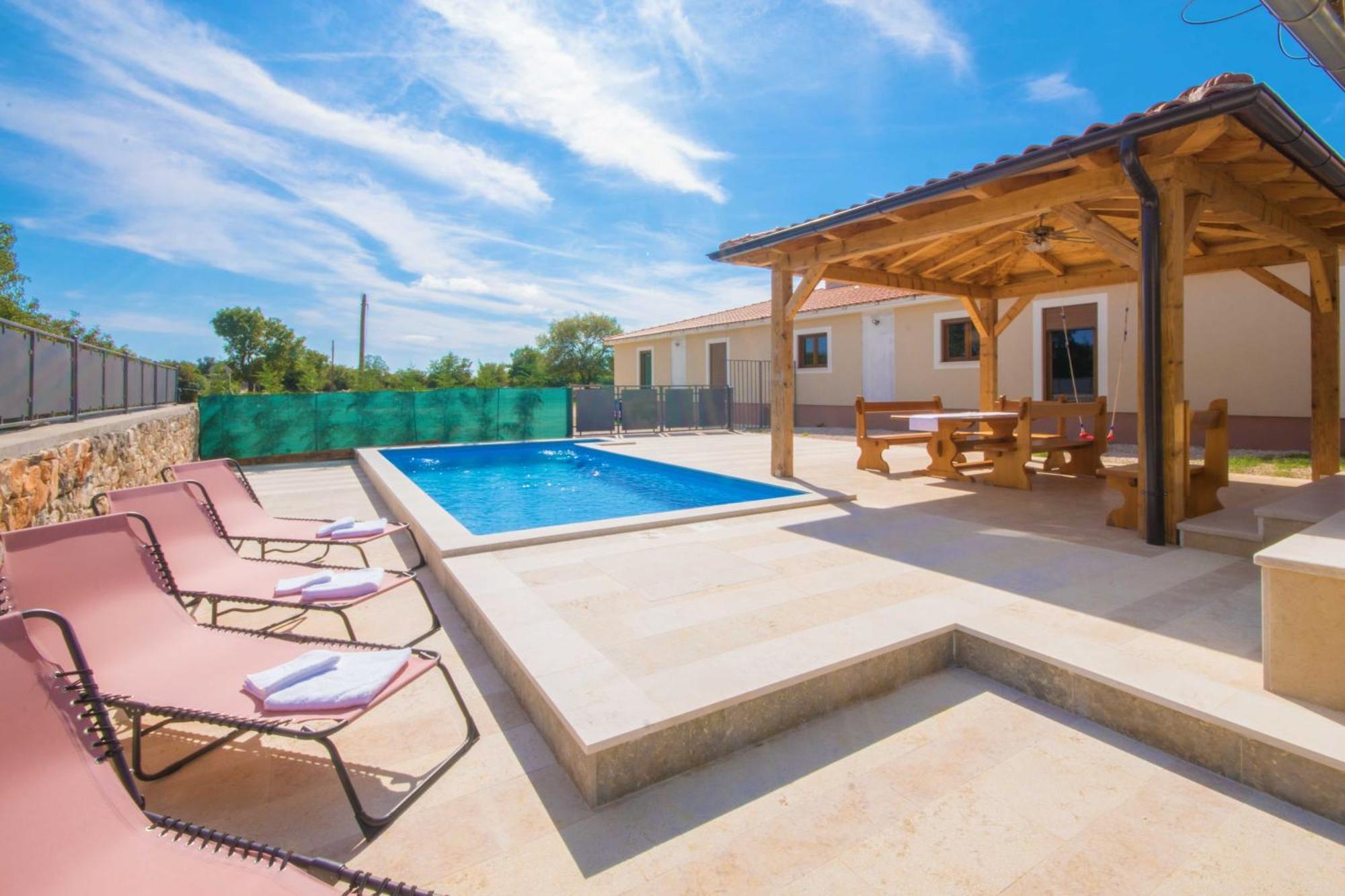 Monkodonja, A Charming Summer Retreat Near Holiday home *